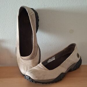 Timberland Beige Nubuck Leather Slip-On Loafers - Size 8M - Classic Flats